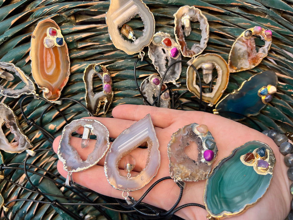 Natural Agate Slice Pendant Necklace with Gemstone Accents