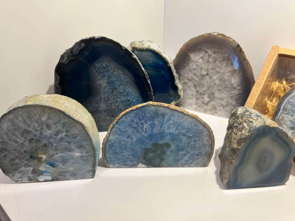 Agate Freeform with Cut Base – 385 g