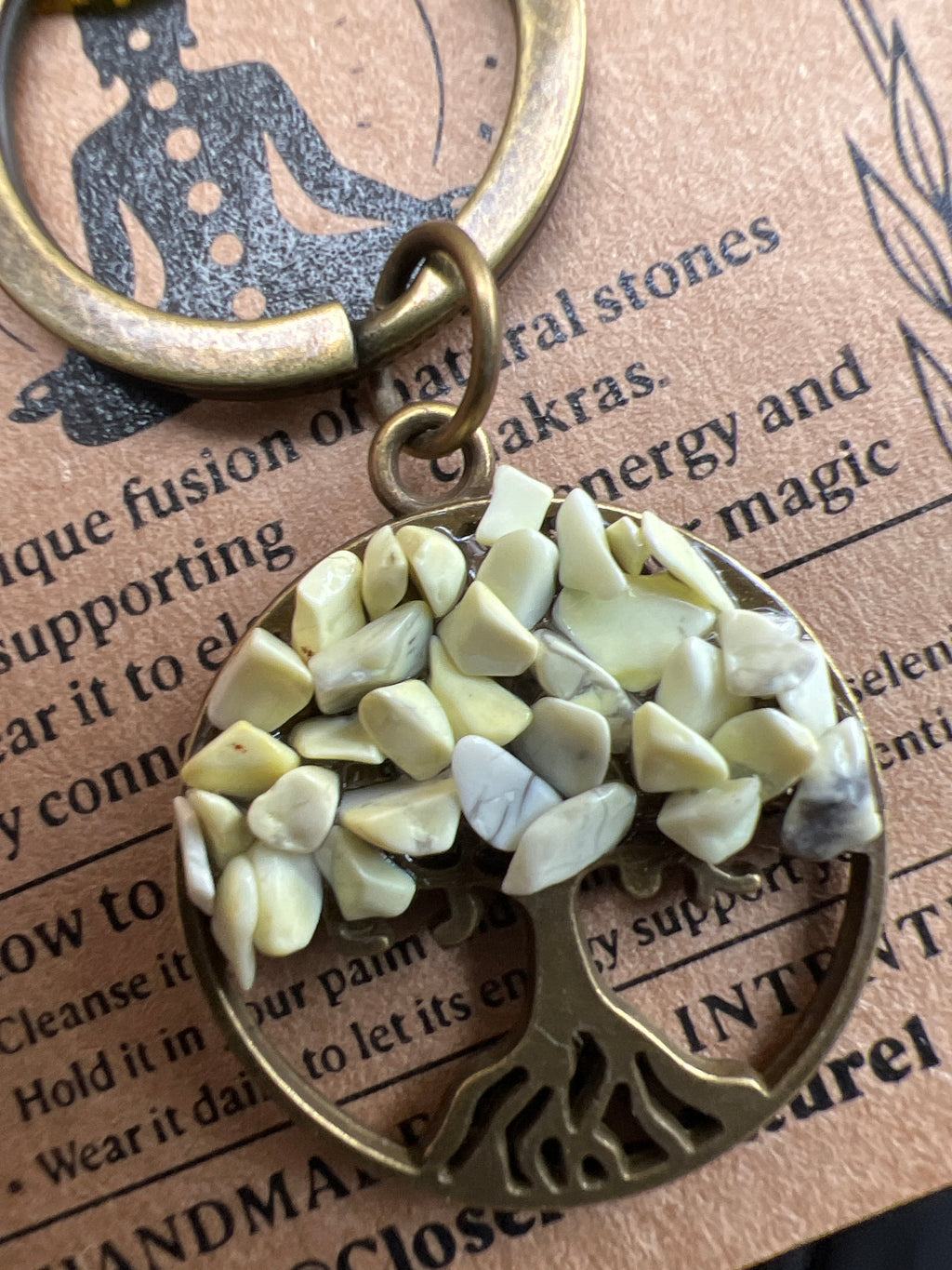 Natural Crystal Tree of Life Keychain – Protection, Luck & Positive Energy