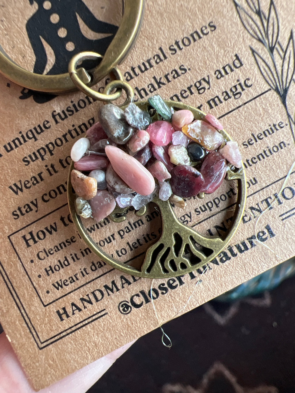 Natural Crystal Tree of Life Keychain – Protection, Luck & Positive Energy