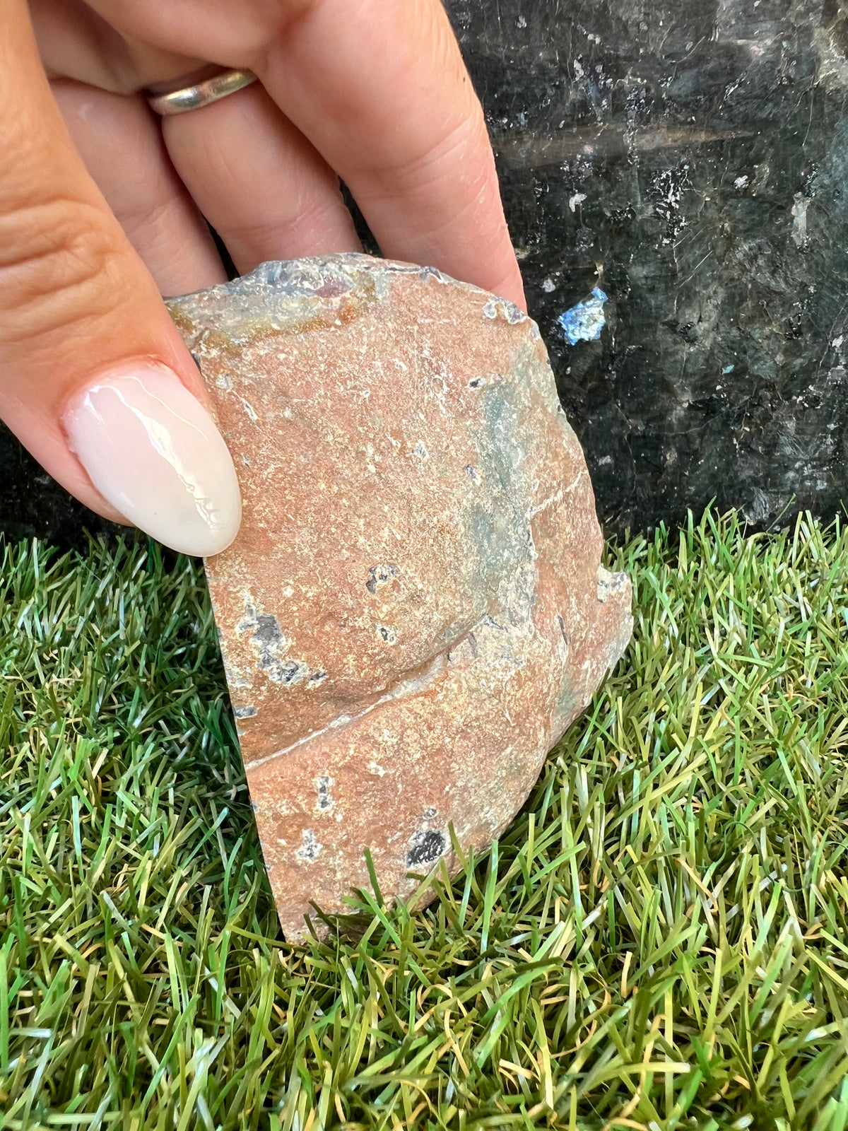 Agate Freeform with Cut Base – 439 g