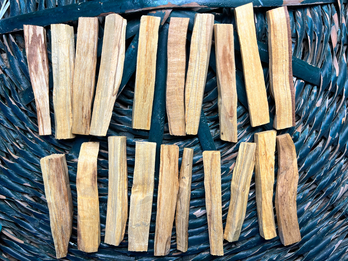 Natural Palo Santo Sticks – Cleansing & Relaxation