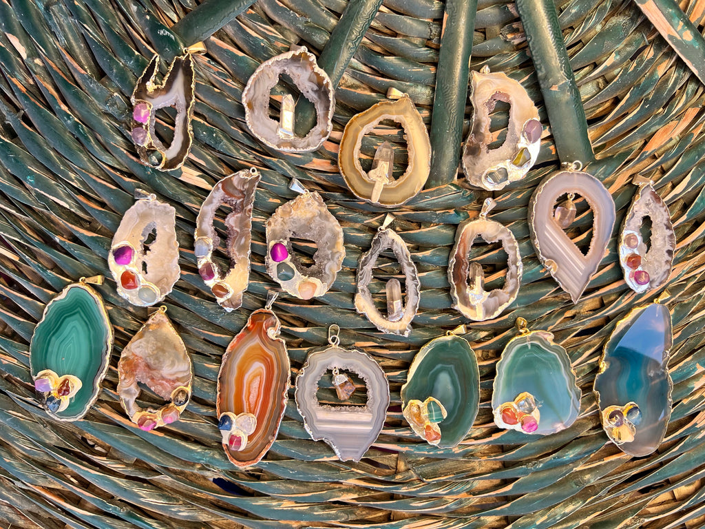 Natural Agate Slice Pendant Necklace with Gemstone Accents
