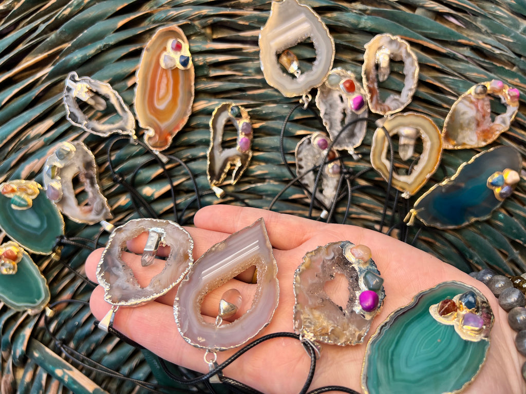 Natural Agate Slice Pendant Necklace with Gemstone Accents