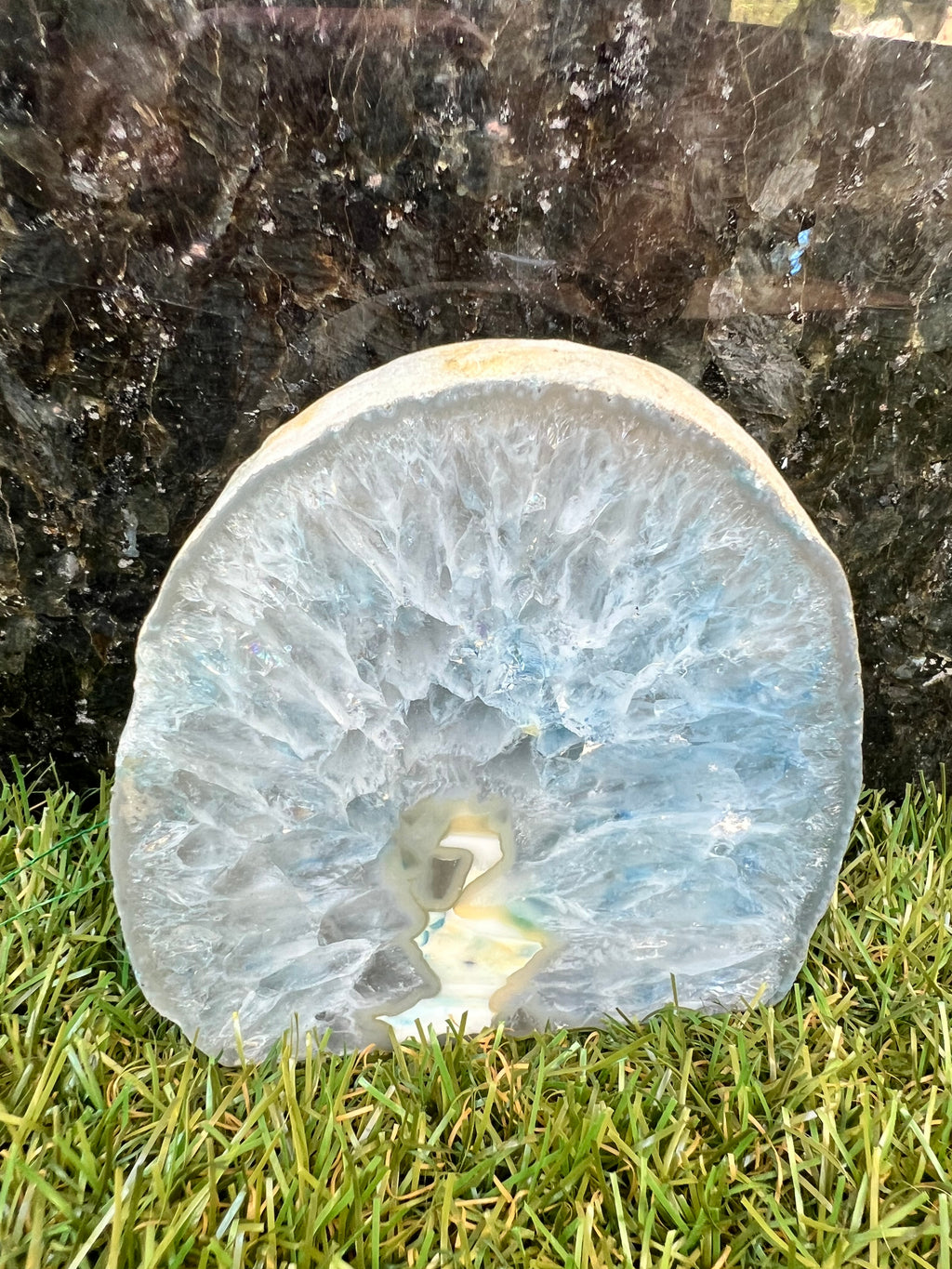 Natural Agate Freeform with Cut Base – 546 g