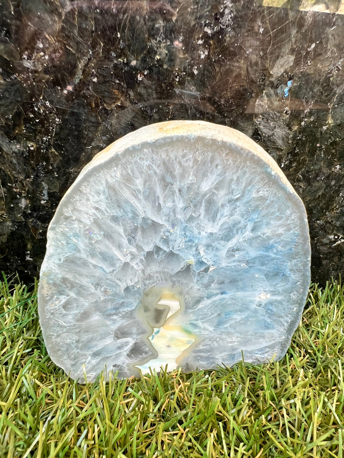 Natural Agate Freeform with Cut Base – 546 g