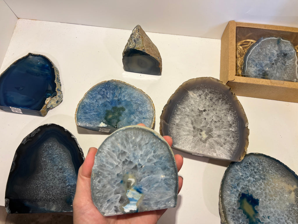 Natural Agate Freeform with Cut Base – 546 g