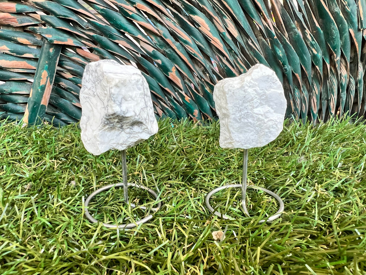 Natural Raw Howlite on Metal Stand | Crystal Display | Approx. 8 cm | Calm, Patience & Peace