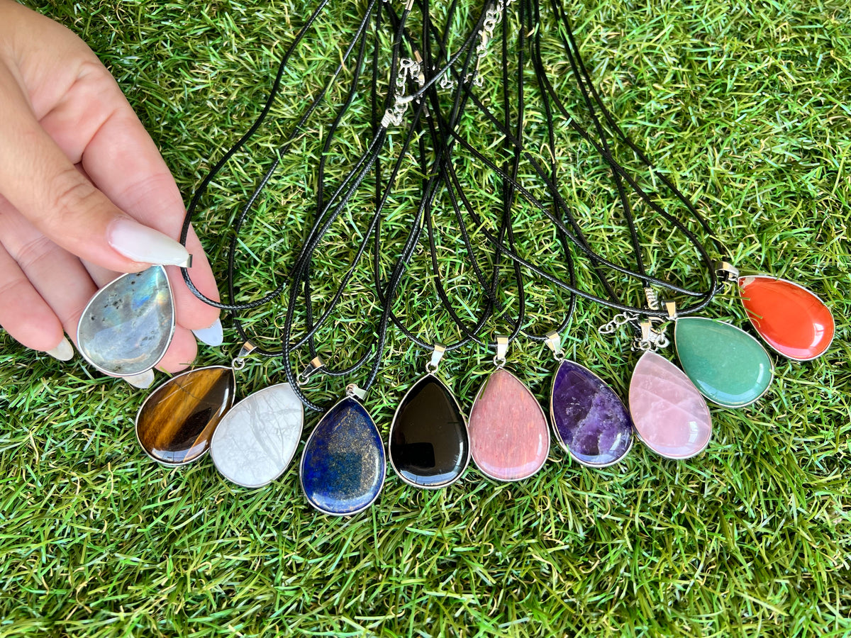 Labradorite Silver-Plated Teardrop Necklace – Protection, Intuition & Transformation