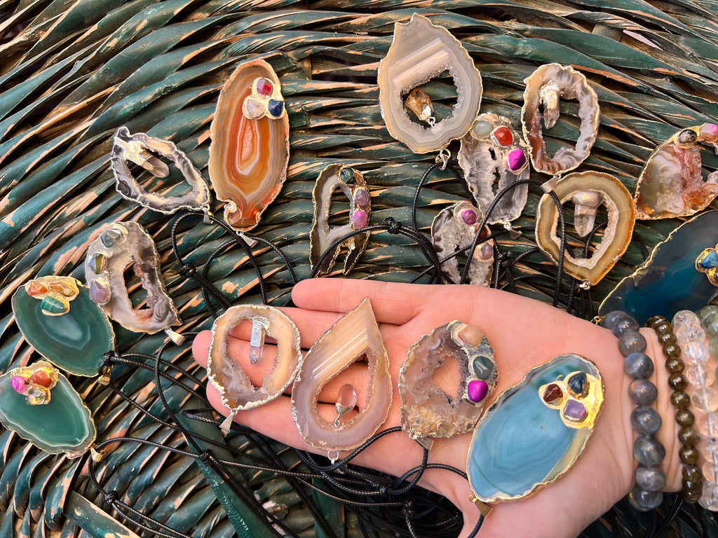Natural Agate Slice Pendant Necklace with Gemstone Accents