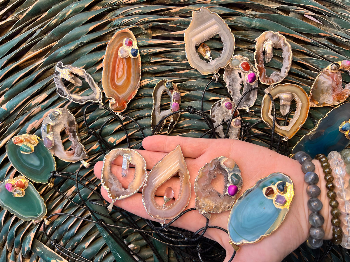 Natural Agate Slice Pendant Necklace with Gemstone Accents